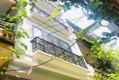 Bán nhà ngõ 165 Cầu giấy diện tích 55m2 xây 5 tầng  1 tum chống nóng, mặt tiền 4.4m giá rẻ 6.8 tỷ.